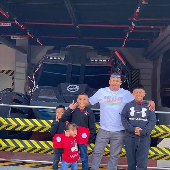 Meet your Posher, Carlos - Picture 1 of 1